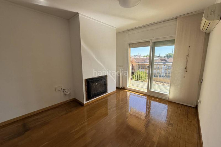 Piso gran piso en can aurell , 4 habitaciones y parking incluido en Terrassa