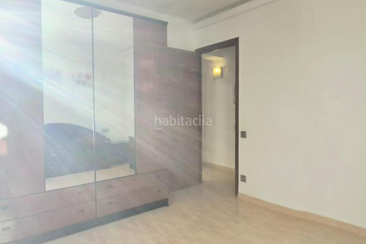 Piso cantoner de 115 m2 amb 4 hab i 2 banys al carrer faraday a 100 metres de la plaça del progres en Terrassa