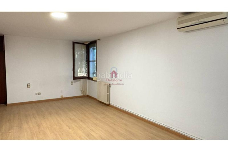 Casa  de 200m construidos en venta a 4 vientos en la urbanización font de lespardenya, en Terrassa