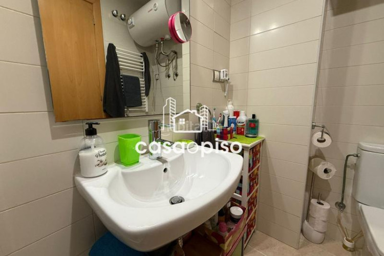 Piso acogedor piso seminuevo en ca nanglada con mucha luz, cocina americana, orientación este y construido en 2009. ideal para invertir en Terrassa