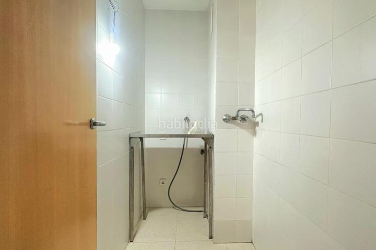 Ático atico 102 m2 con terraza de 53 m2 a pie de comedor incluye parquing y tratero en avenida madrid tocando estacio est en Terrassa