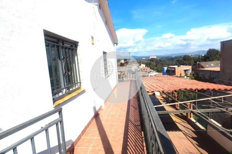 Casa encantadora casa independiente en Can Parellada, perfecta para dos familias en Terrassa