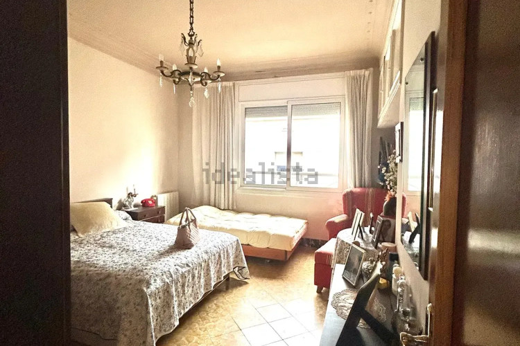 ZONA DE CA N'AURELL. CASA ADOSADA DE 4HABS. PARA REFORMAR ¡Oportunidad única en Ca N’Aurell!