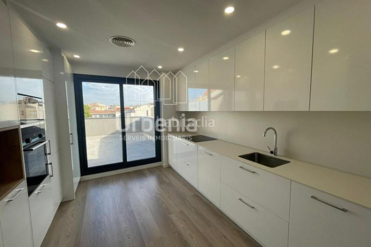 Dúplex duplex tercera planta, 4 habitaciones y con terrazas en Terrassa
