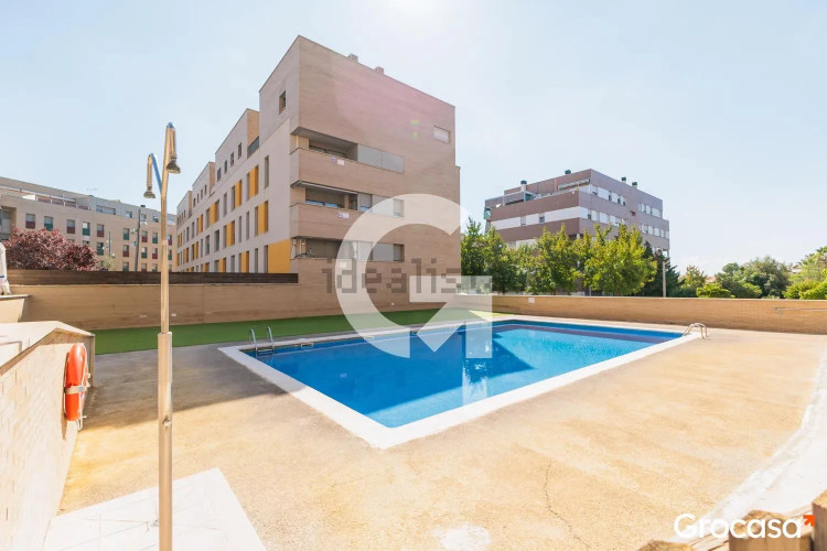 Piso en avenida de la Lacetània