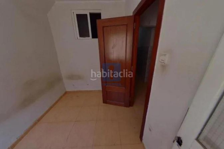 Piso inmueble ilegalmente okupado situado en la calle sant crispi 138, bajos 1, , barcelona en Terrassa