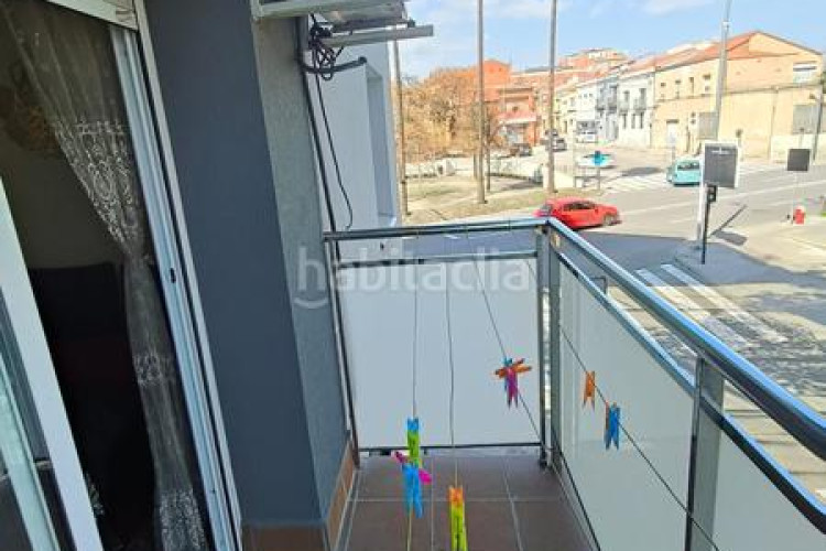 Piso  reformado en La Cogullada 3 dormitorios, 1 baño, todo exterior, cocina individual, con dos balcones uno de 6m y otro de 4m y en Terrassa