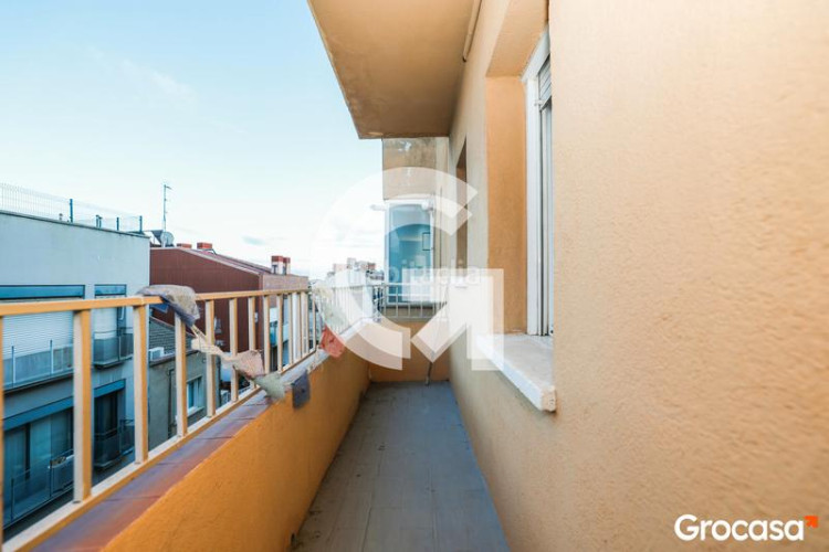 Piso gran piso todo exterior en Ca n'Aurell Terrassa