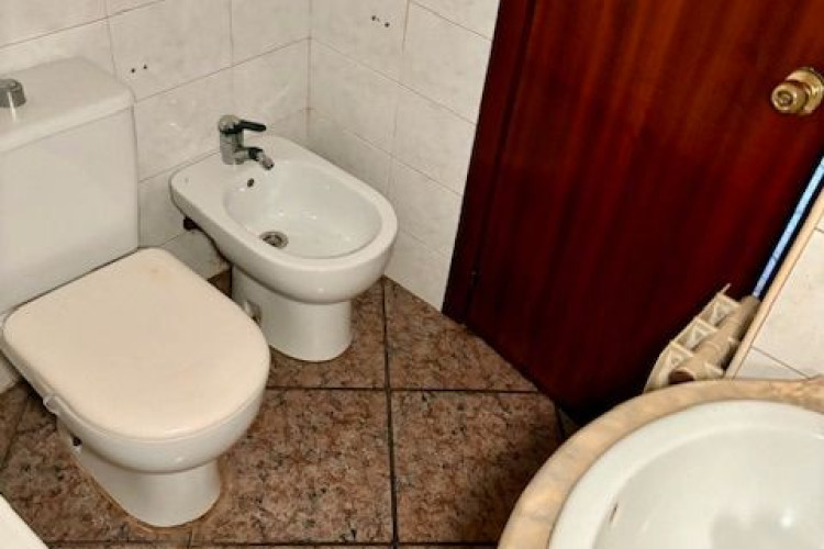 Carrer del Besu00F2s, Les Arenes - La Gru00EDpia  Can Montllor