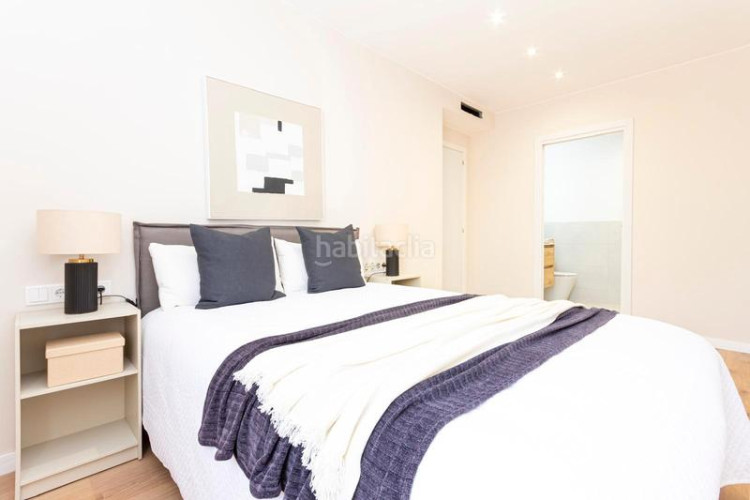 Piso precioso piso en inmejorable ubicación: vivienda esquinera con mucha luz: salón-comedor-cocina, 3 habitaciones, 2 baños, terraza.. en Terrassa