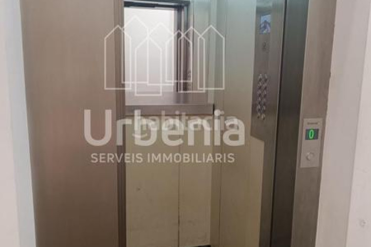 Piso gran piso, 4 habitaciones, genial ubicación en Terrassa