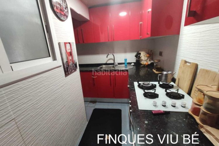 Piso  reformado de 3 habitaciones exterior con balcón en Terrassa