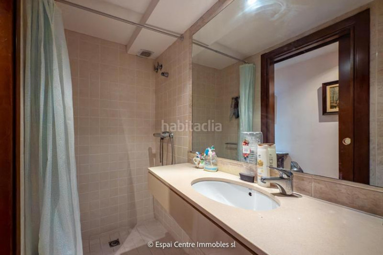 Piso vive en sant pere piso de 88 m con 3 habitaciones, 2 baños y salón luminoso. ubicación ideal cerca de todo en Terrassa