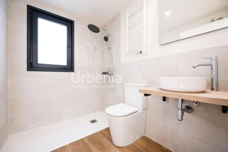 Dúplex luminosos dúplex con terraza con buenas vistas de 3 y 4 dormitorios en Terrassa