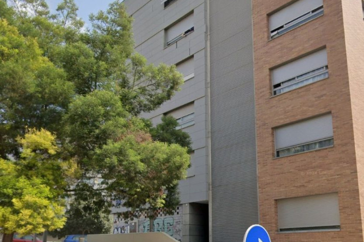 Carrer u010FAtenes, Roc Blanc