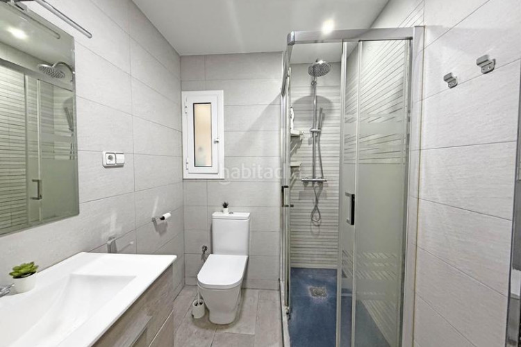 Ático fantástico atico en Can Palet, cerca del parque de vallparadis. 4 habitaciones. balcón. en Terrassa