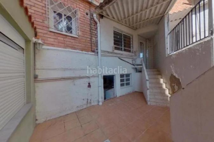Piso (barcelona). "okupado" (no se puede visitar ni hipotecar). en Terrassa