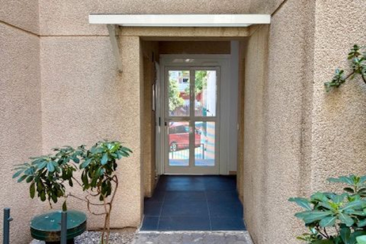 Carrer del Besu00F2s, Les Arenes - La Gru00EDpia  Can Montllor