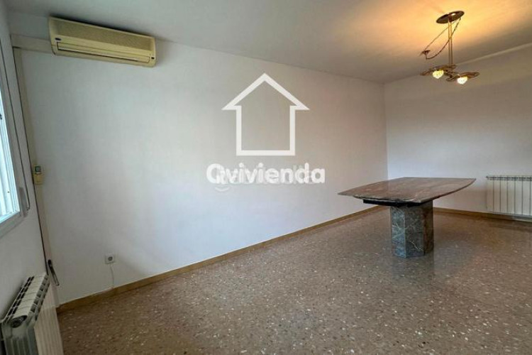 Piso  en planta baja de 3 habitaciones, todo exterior, La Cogullada en Terrassa