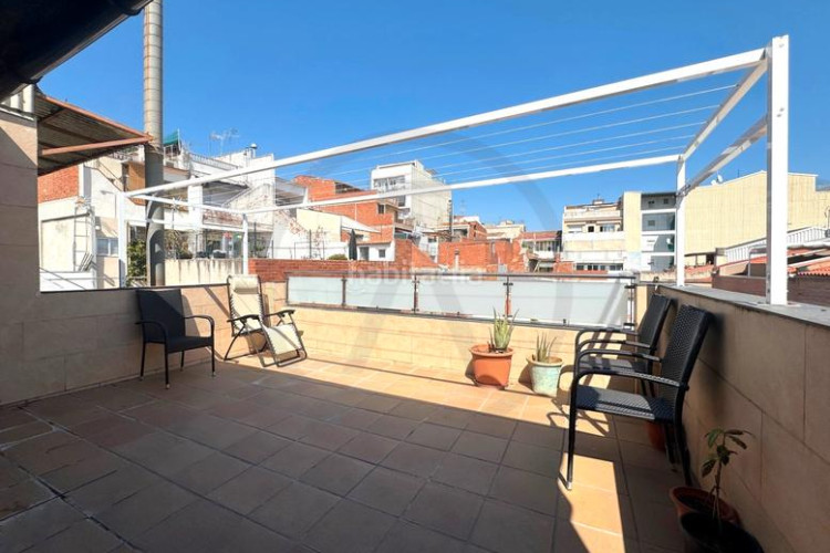Casa adosada amplia casa adosada en La Maurina – 293 m², con garaje, ascensor y terrazas en Terrassa