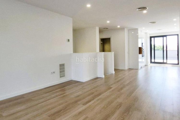 Dúplex duplex invertit obra nova de 160 m2 4 hab dobles i 4 terrasses al carrer transversal en Terrassa