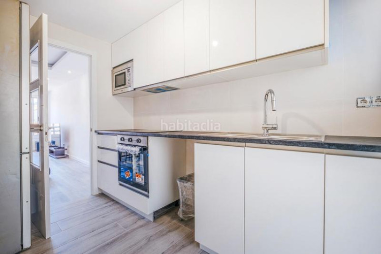 Piso zona de La Cogullada. a 4min a pie de rambla d'egara. luminoso piso de 3habs. + 1lav. reformado a estrenar en Terrassa