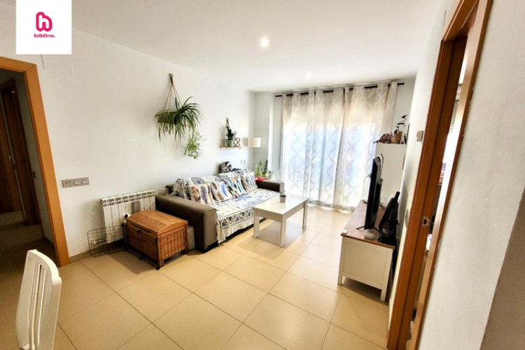 Piso  de 2 habitaciones para entrar a vivir con parking en Terrassa