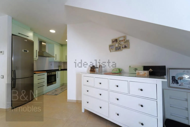 ¡Bienvenido al hogar de tus sueños! Este exclusivo dúplex es mucho más que una vivienda.