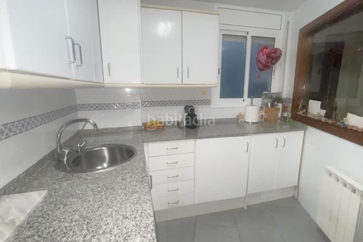Piso zona de sant pere. piso de 3habs. + 2lav. + balcón + trastero + piscina comunitaria en Terrassa