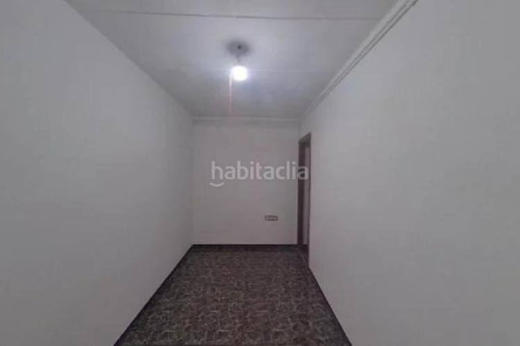 Piso (barcelona). "okupado" (no se puede visitar ni hipotecar). en Terrassa
