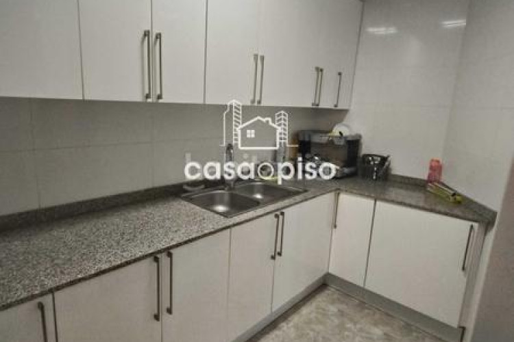 Piso  reformado en La Cogullada 3 dormitorios, 1 baño, todo exterior, cocina individual, con dos balcones uno de 6m y otro de 4m y en Terrassa