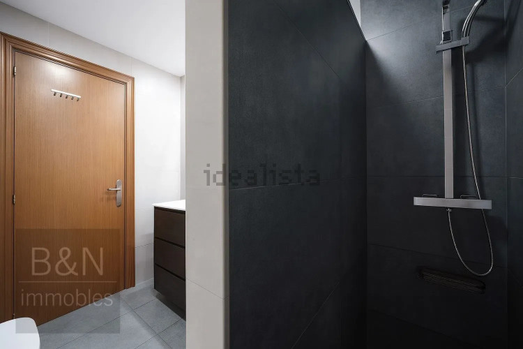 Una planta baja con alma de hogar y dos terrazas que te invitan a disfrutar de la vida