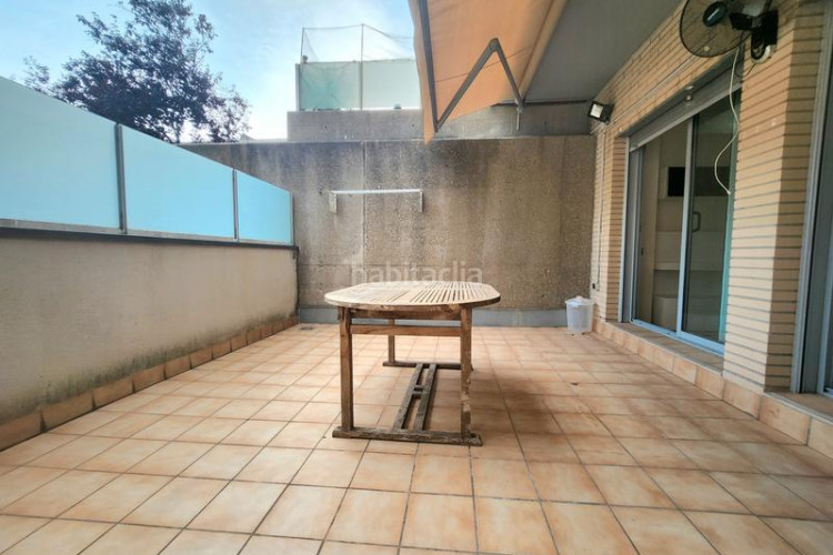 Piso terraza a pie de comedor en Les Arenes - La Grípia - Can Montllor Terrassa
