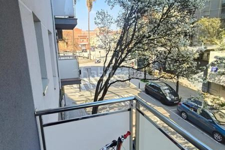 Piso  reformado en La Cogullada 3 dormitorios, 1 baño, todo exterior, cocina individual, con dos balcones uno de 6m y otro de 4m y en Terrassa