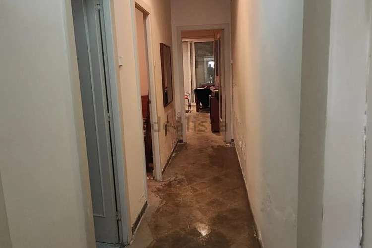 Venta Casa Adosada a Reformar con muchas posibilidades.