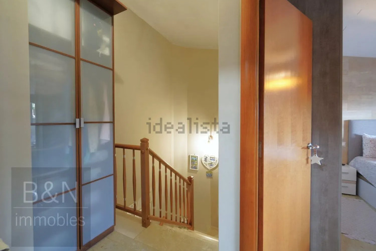 DÚPLEX EN EXCLUSIVA CON TERRAZA PRIVADA Y PLAZA DE GARAJE – UN HOGAR PARA VIVIRLO