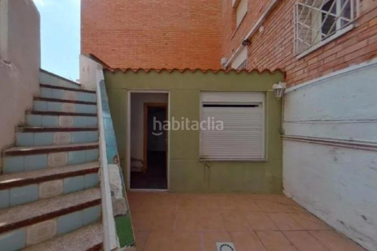 Piso (barcelona). "okupado" (no se puede visitar ni hipotecar). en Terrassa