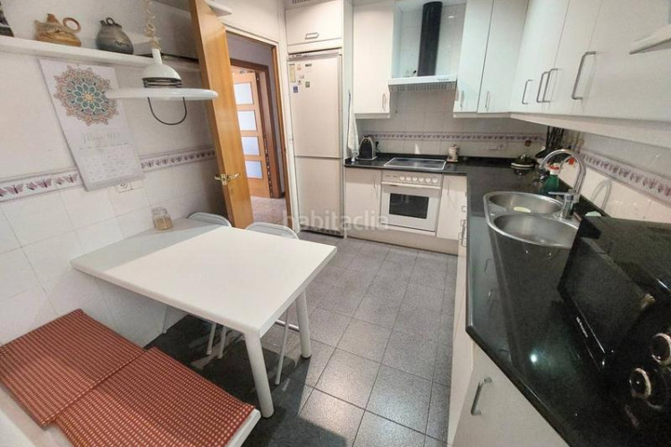 Piso gran piso en el barrio de sant pedro, 4 habitaciones. entrega inmediata en Terrassa