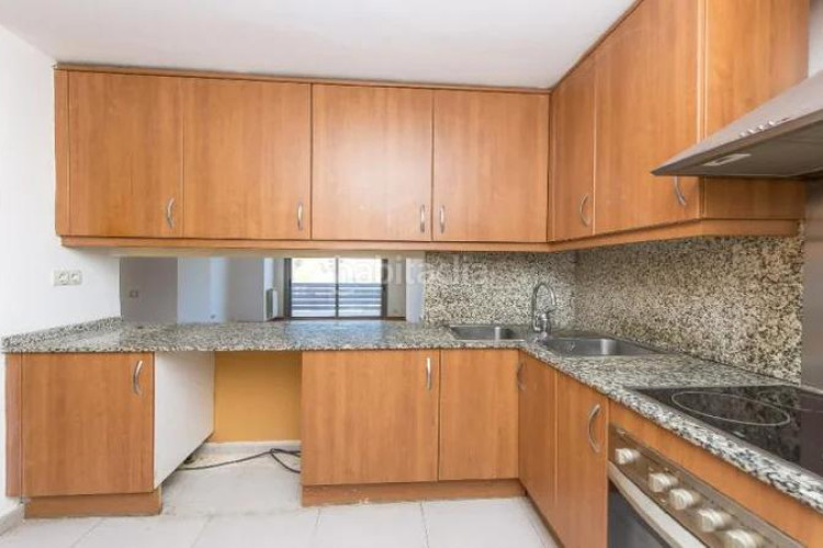 Piso (barcelona). "okupado" (no se puede visitar ni hipotecar). en Terrassa