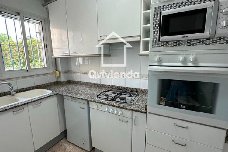 Piso  en planta baja de 3 habitaciones, todo exterior, La Cogullada en Terrassa