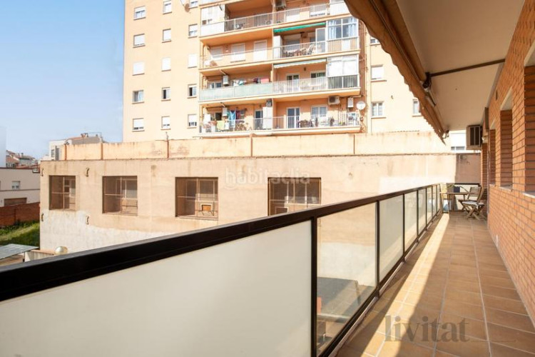Piso en edison piso con piscina, parking y trastero en Terrassa