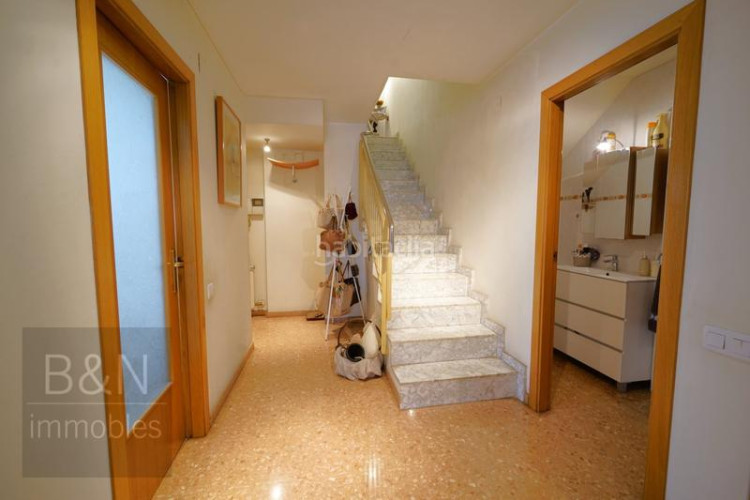 Dúplex un hogar con espacios amplios, una espectacular terraza, balcón y tres dormitorios en Terrassa