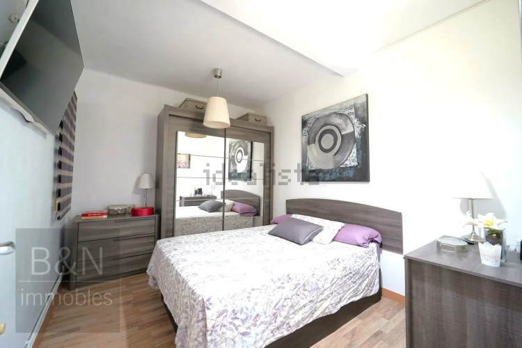 EN EL CENTRO DE TERRASSA CON TERRAZA DE 20 m² Y A UN PASO DEL PARC VALLPARADÍS