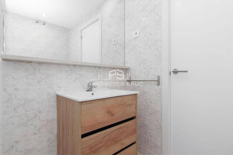 Piso  de 3 dormitorios en venta infórmese en Terrassa