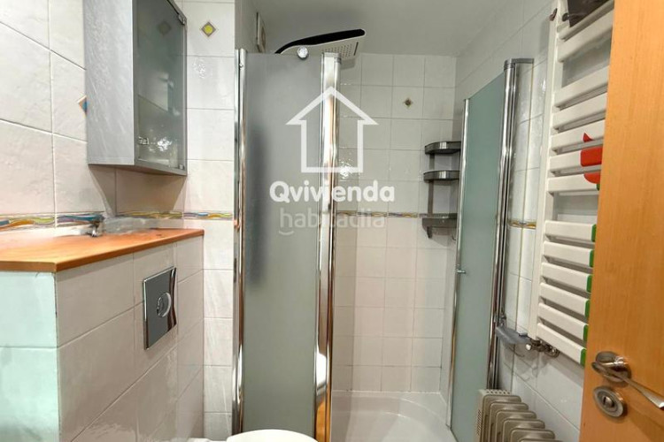 Ático  de 3 habitaciones con gran balcón en av glories catalanes, en Terrassa