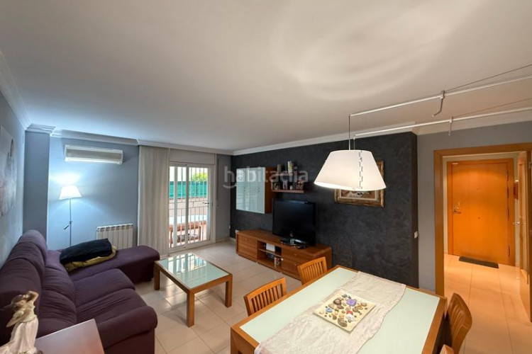 Piso planta baja con terraza - parking incluido en Terrassa