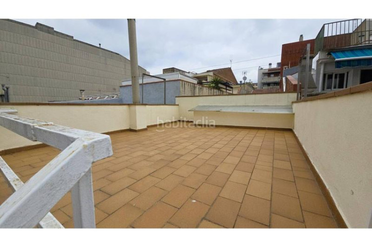 Piso oportunidad piso tipo casa gran garaje y terraza en Terrassa