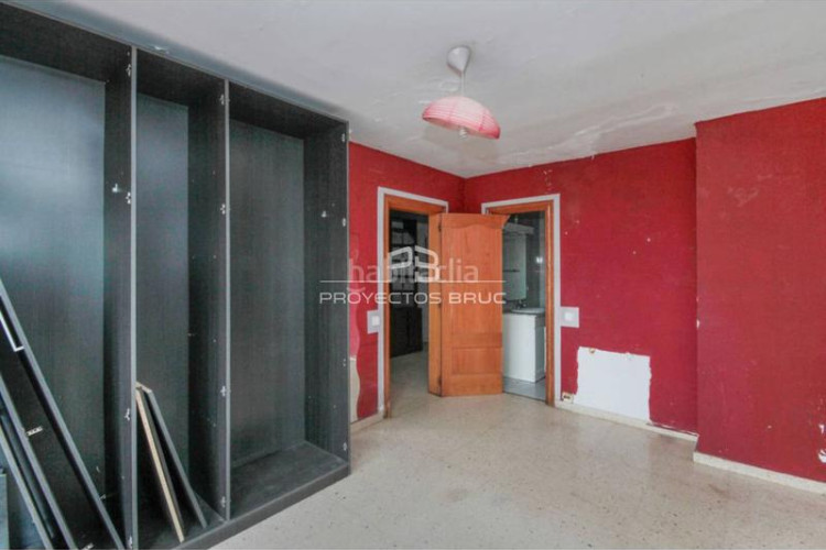 Piso ático con terraza con 5 habitaciones en can palet infórmese en Terrassa