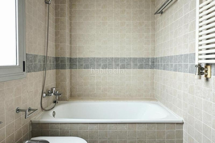 Ático atico 102 m2 con terraza de 53 m2 a pie de comedor incluye parquing y tratero en avenida madrid tocando estacio est en Terrassa