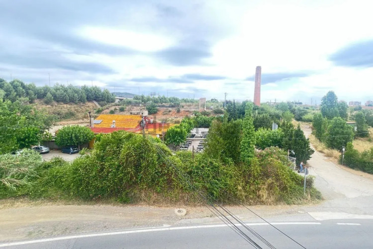 Casa independiente en carretera de Rellinars